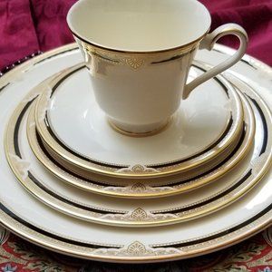 Royal Doulton Andover 5 pc Place Setting Elegant English Fine Bone China